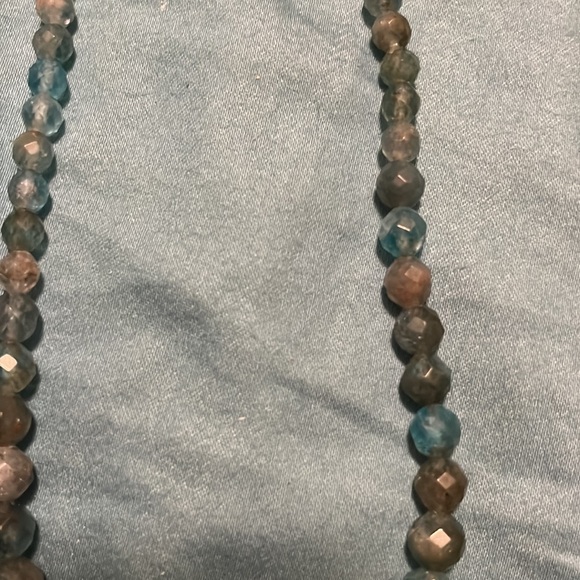 Beaded necklace - Picture 2 of 3